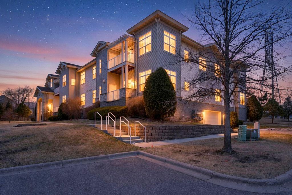 Photo of 1244 County Road D E #205, Maplewood, MN 55109 (MLS # 7044040)