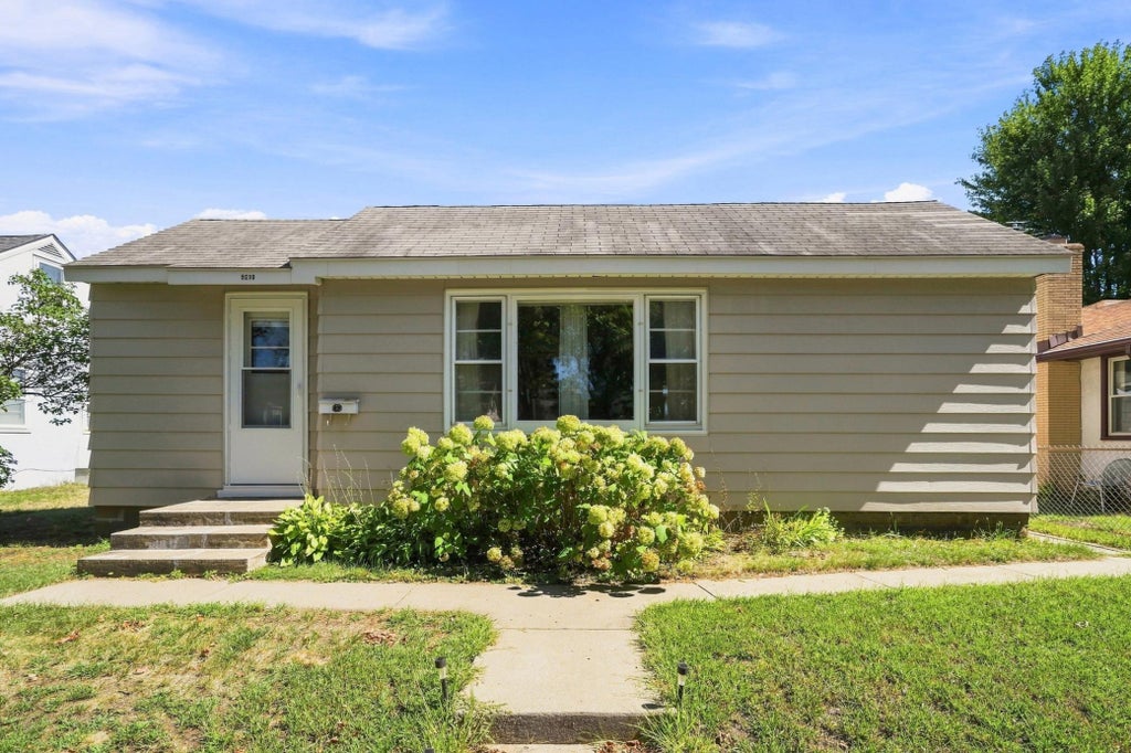 Photo of 5210 Colfax Avenue N, Minneapolis, MN 55430 (MLS # 7111240)