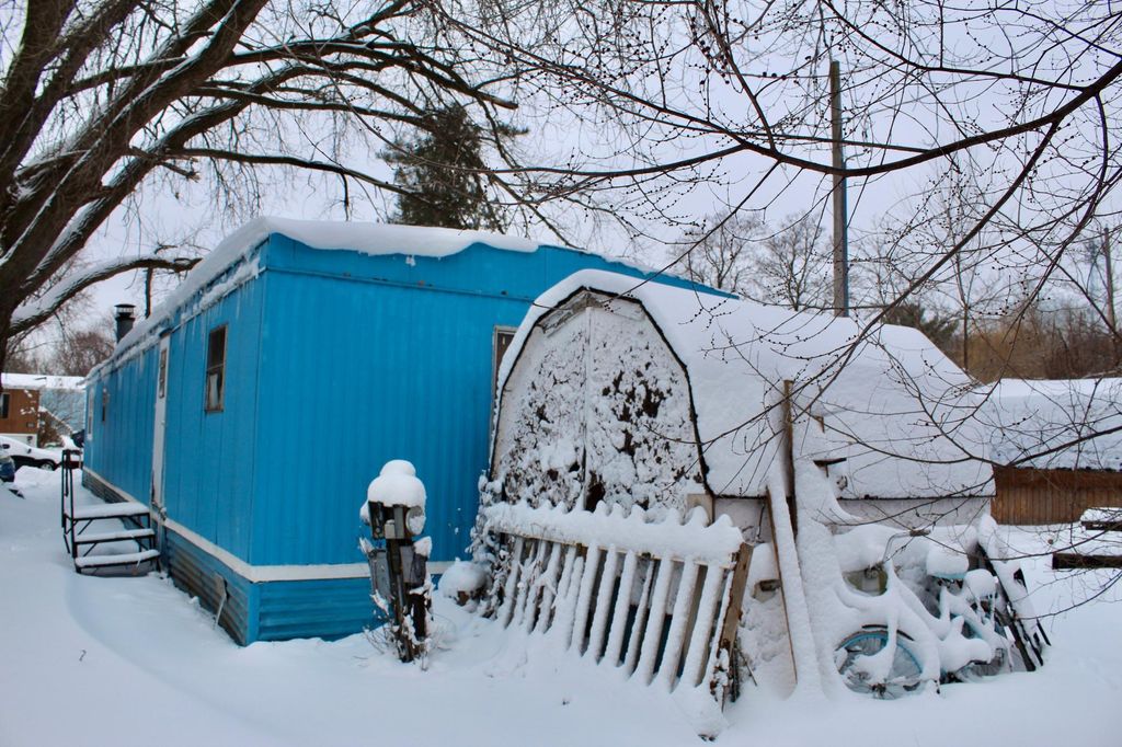 Photo of 13001 Pennock Avenue #Tr 15, Apple Valley, MN 55124 (MLS # 7023180)