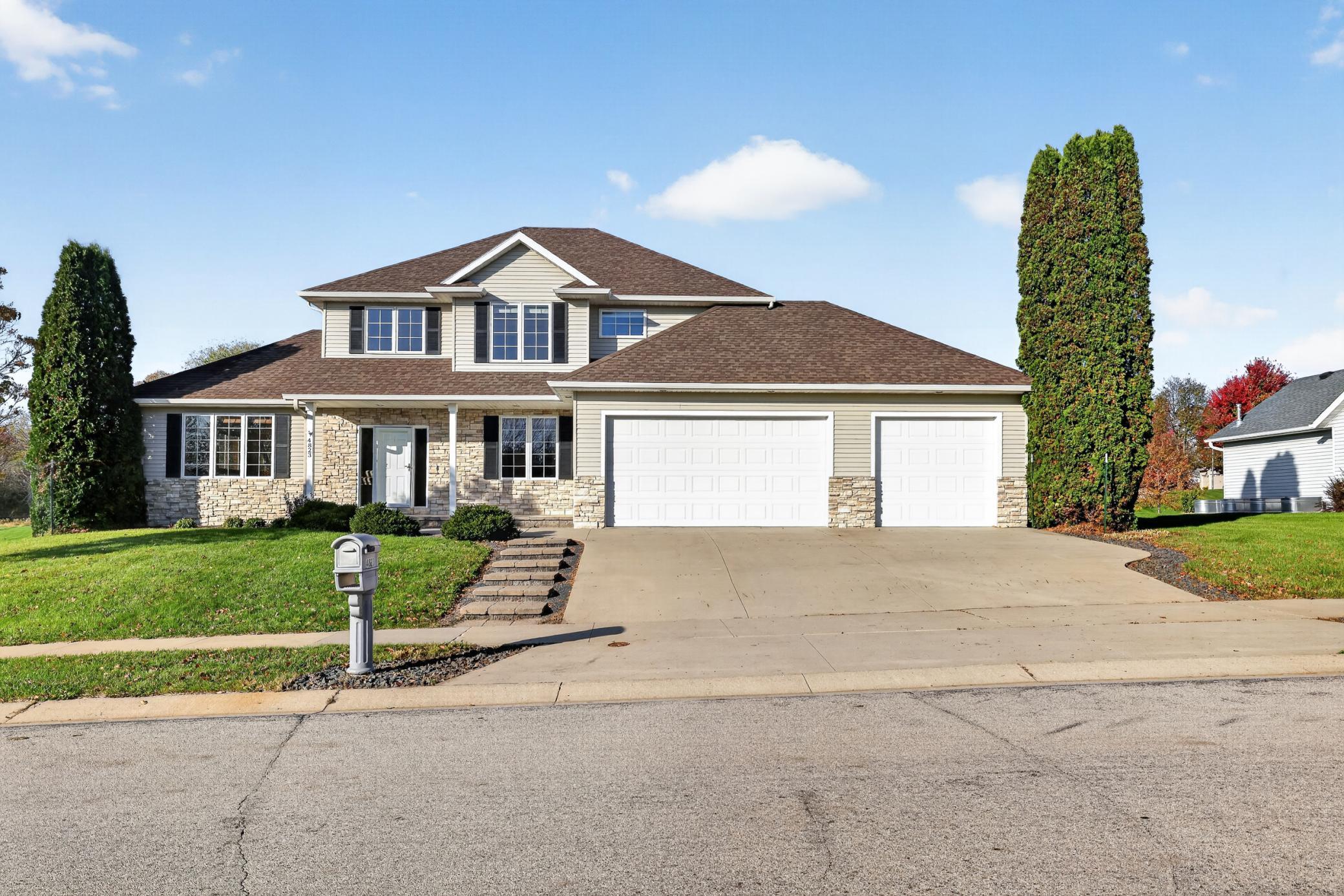 4823 Scenic Oak Drive SW