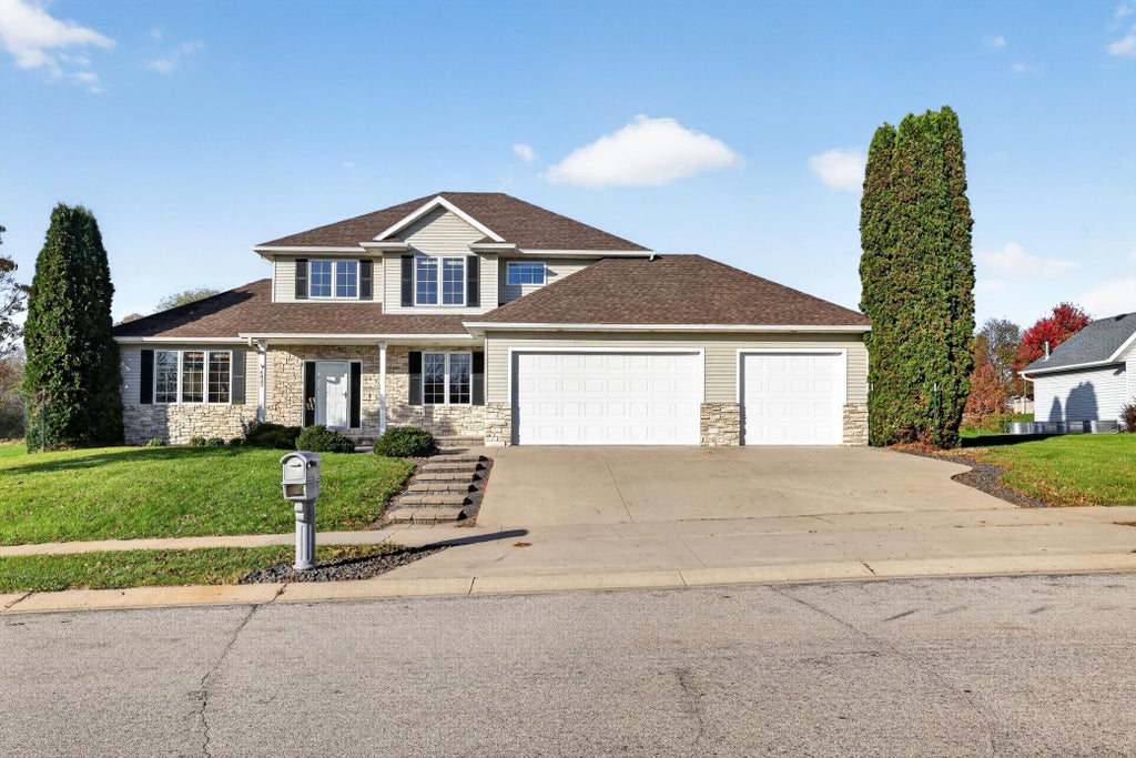 Photo of 4823 Scenic Oak Drive SW, Rochester, MN 55902 (MLS # 7165900)