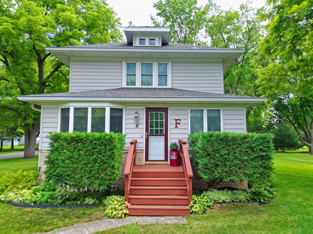 Photo of 411 7th Street E, Hector, MN 55342 (MLS # 7135108)