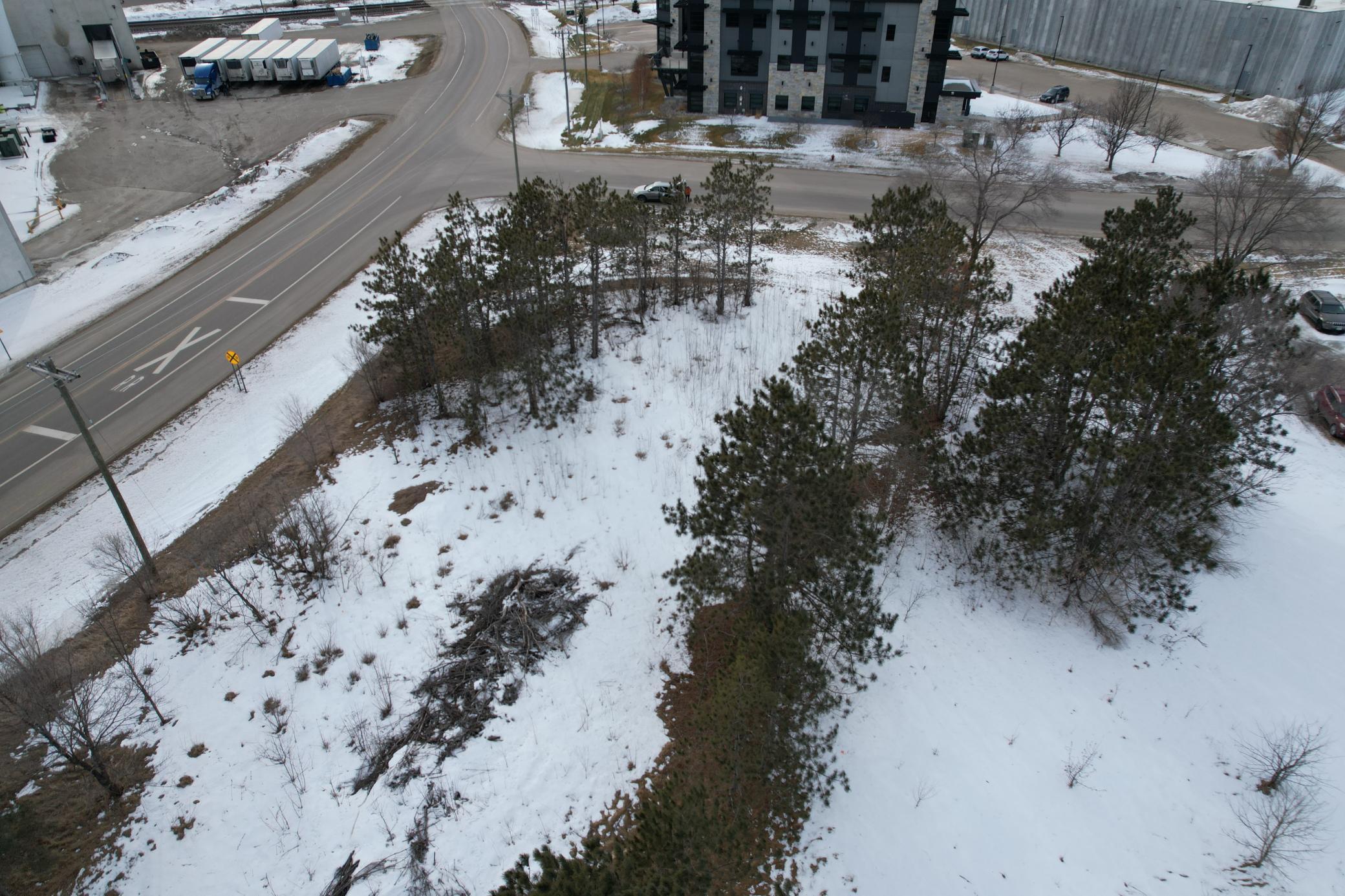 TBD Lakeside Drive N