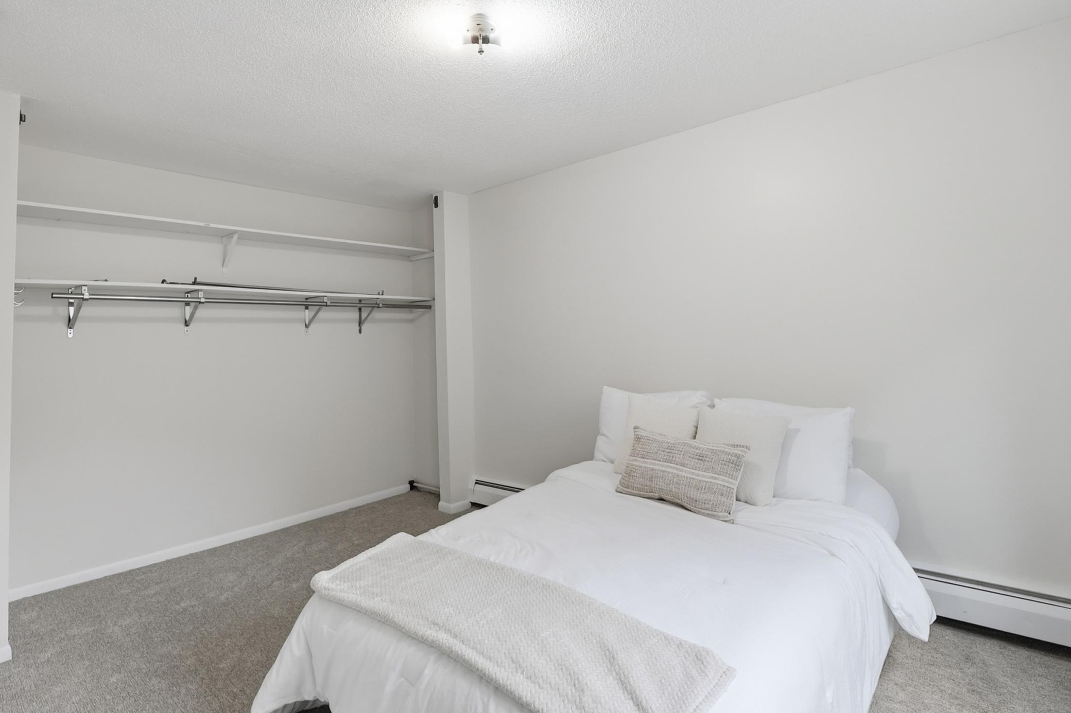 2616 Harriet Avenue 204
