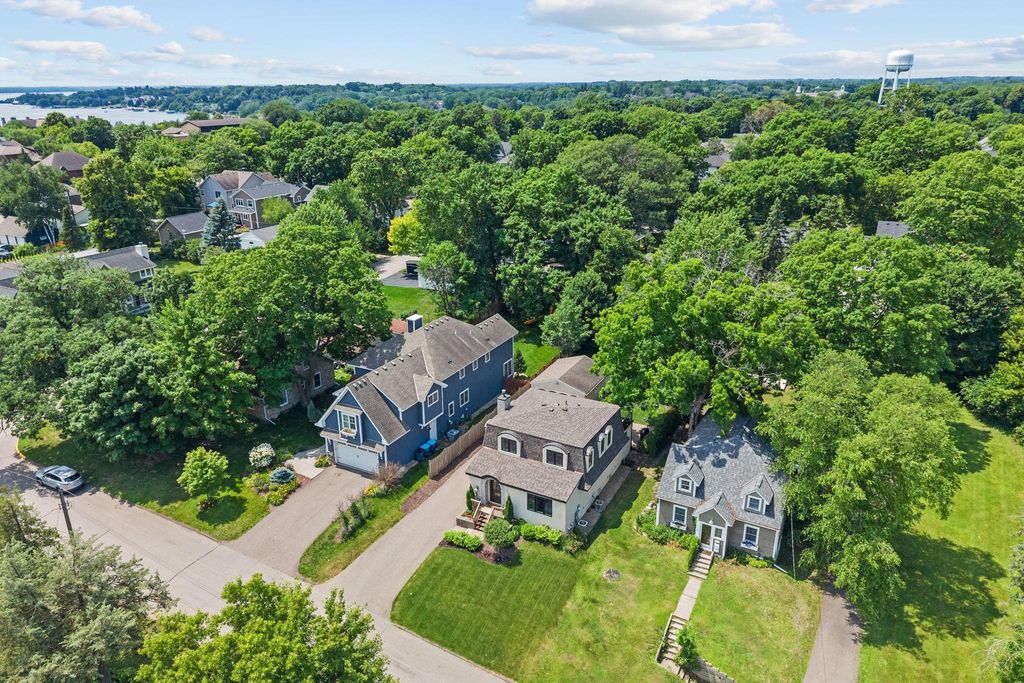 Photo of 219 Chicago Avenue N, Wayzata, MN 55391 (MLS # 7104520)