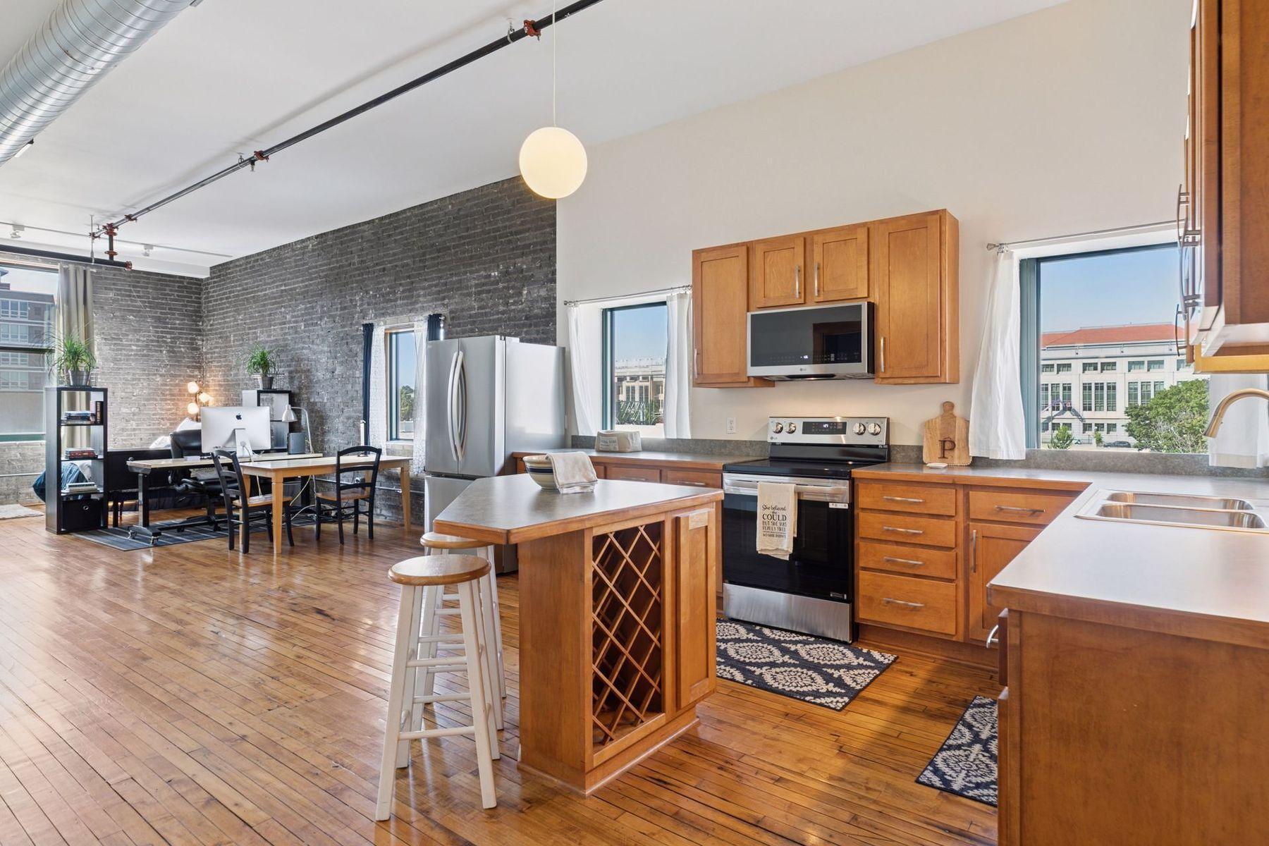 523 Jackson Street 302