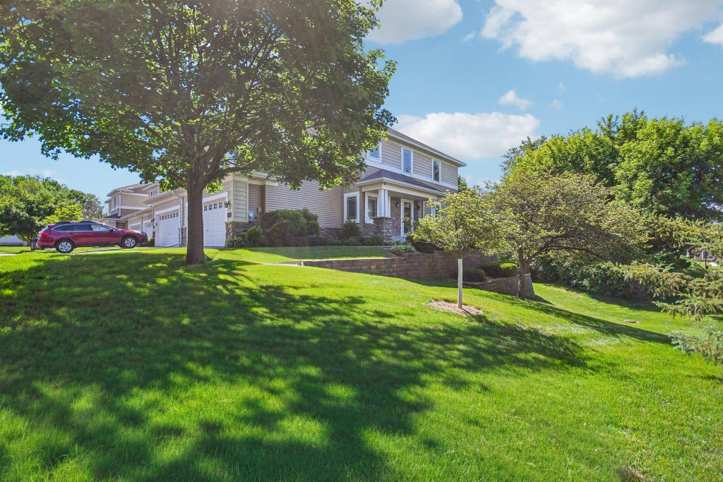 Photo of 630 Sutherland Drive, Woodbury, MN 55129 (MLS # 7052500)