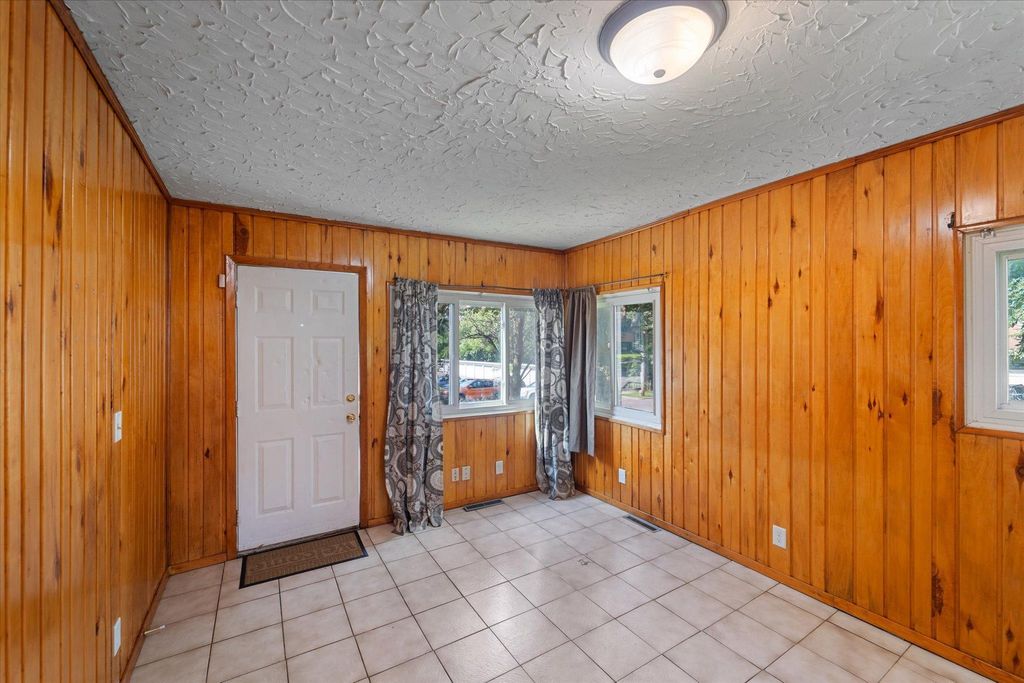 Photo of 1077 York Avenue, Saint Paul, MN 55106 (MLS # 6748915)