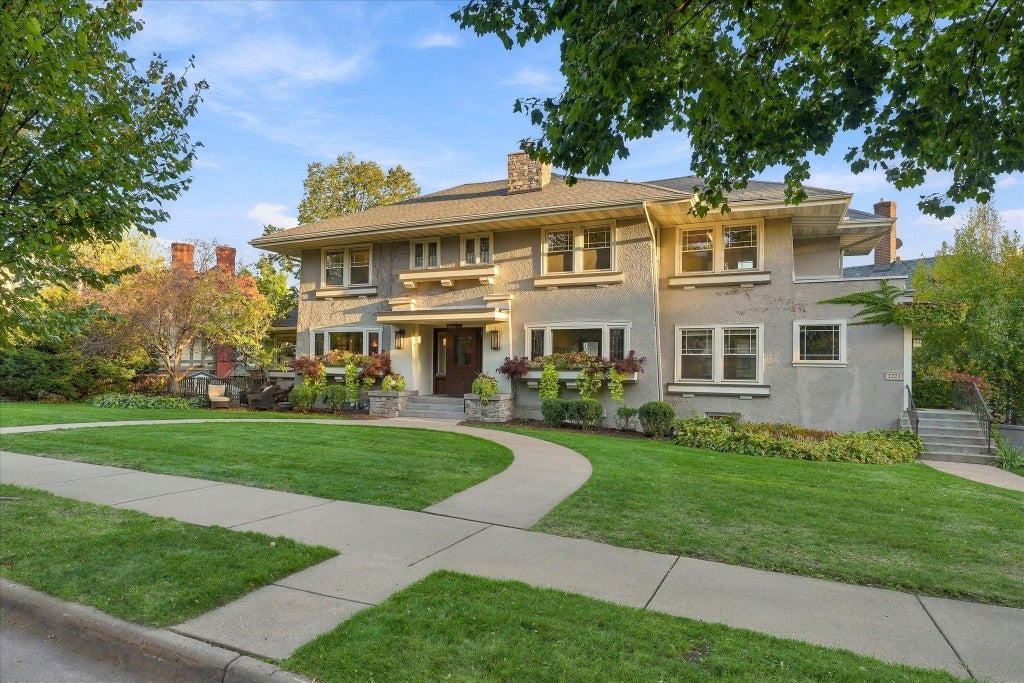 Photo of 1221 / 1223 Mount Curve Avenue, Minneapolis, MN 55403 (MLS # 7161363)
