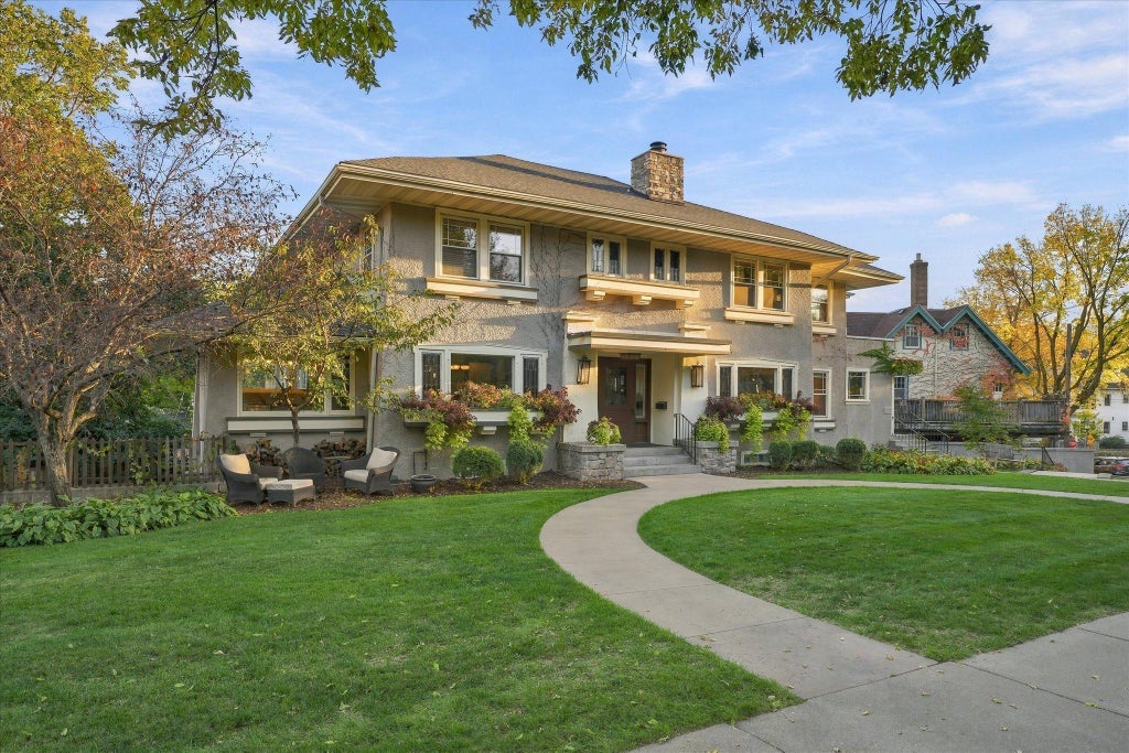 Photo of 1221 / 1223 Mount Curve Avenue, Minneapolis, MN 55403 (MLS # 7161363)
