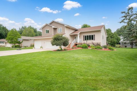 Photo of 707 26th Street SW, Austin, MN 55912 (MLS # 6759072)