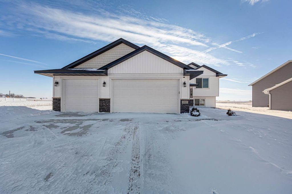 Photo of 1012 Mallard Lane, Belle Plaine, MN 56011 (MLS # 6824174)