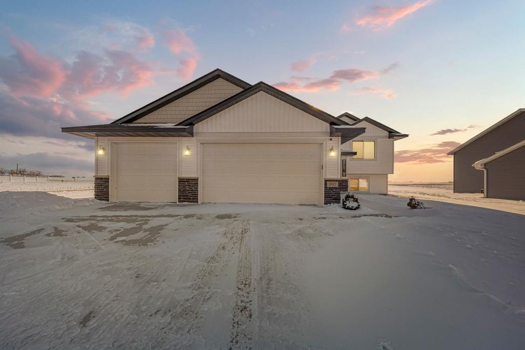 Photo of 1012 Mallard Lane, Belle Plaine, MN 56011 (MLS # 6824174)