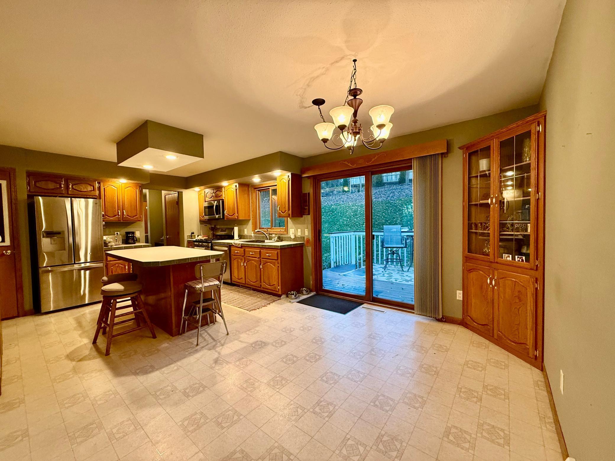 6815 Woodland Boulevard