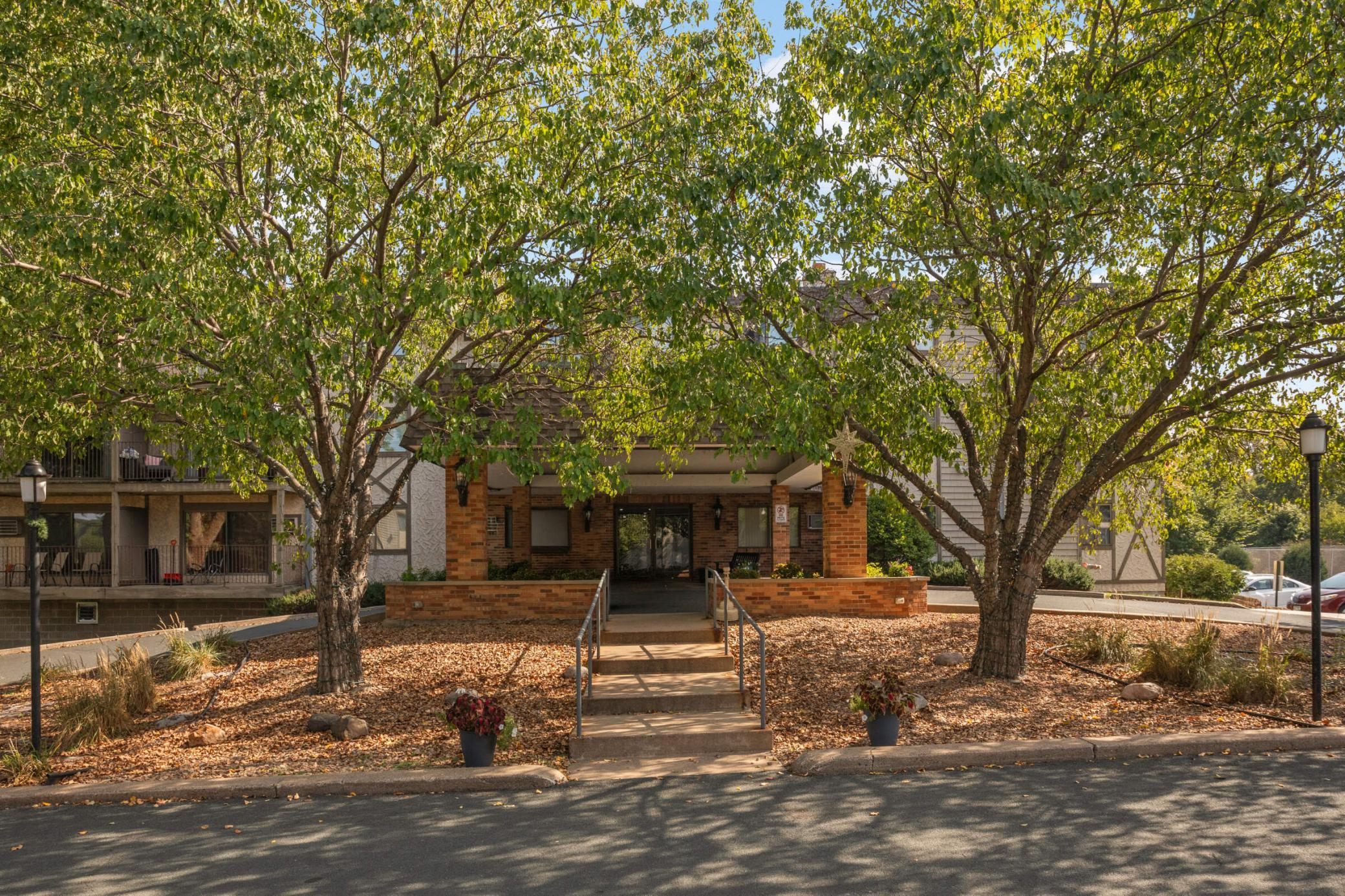 1304 W Medicine Lake Drive 202