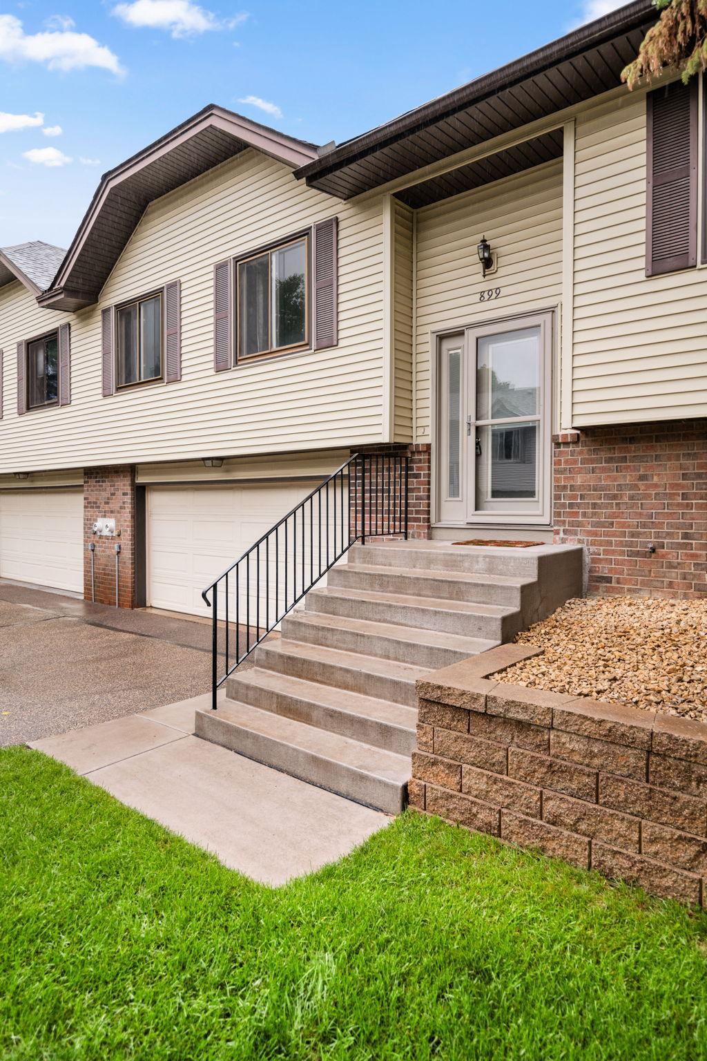 899 Lawnview Avenue