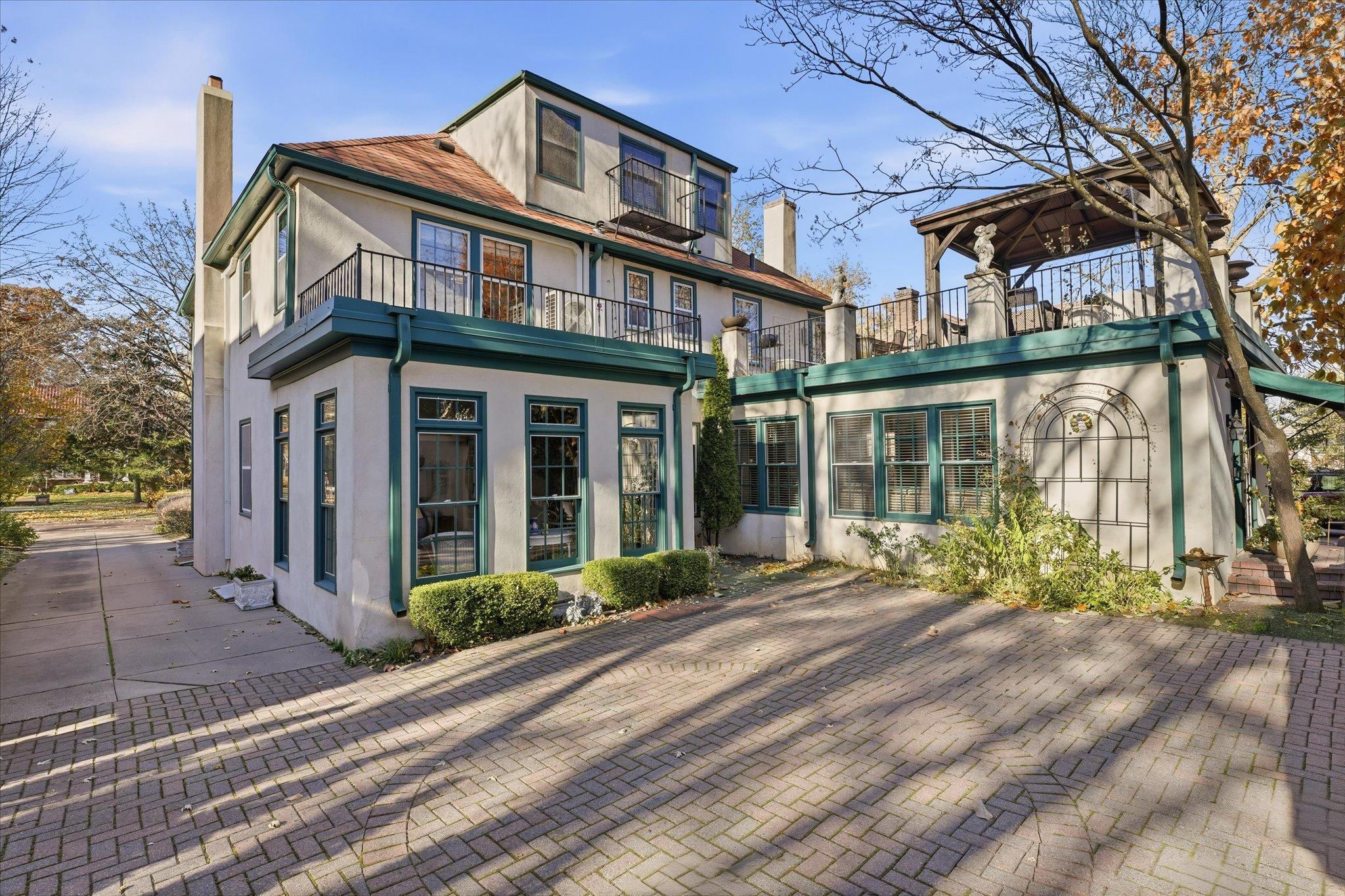 4447 Dupont Avenue S