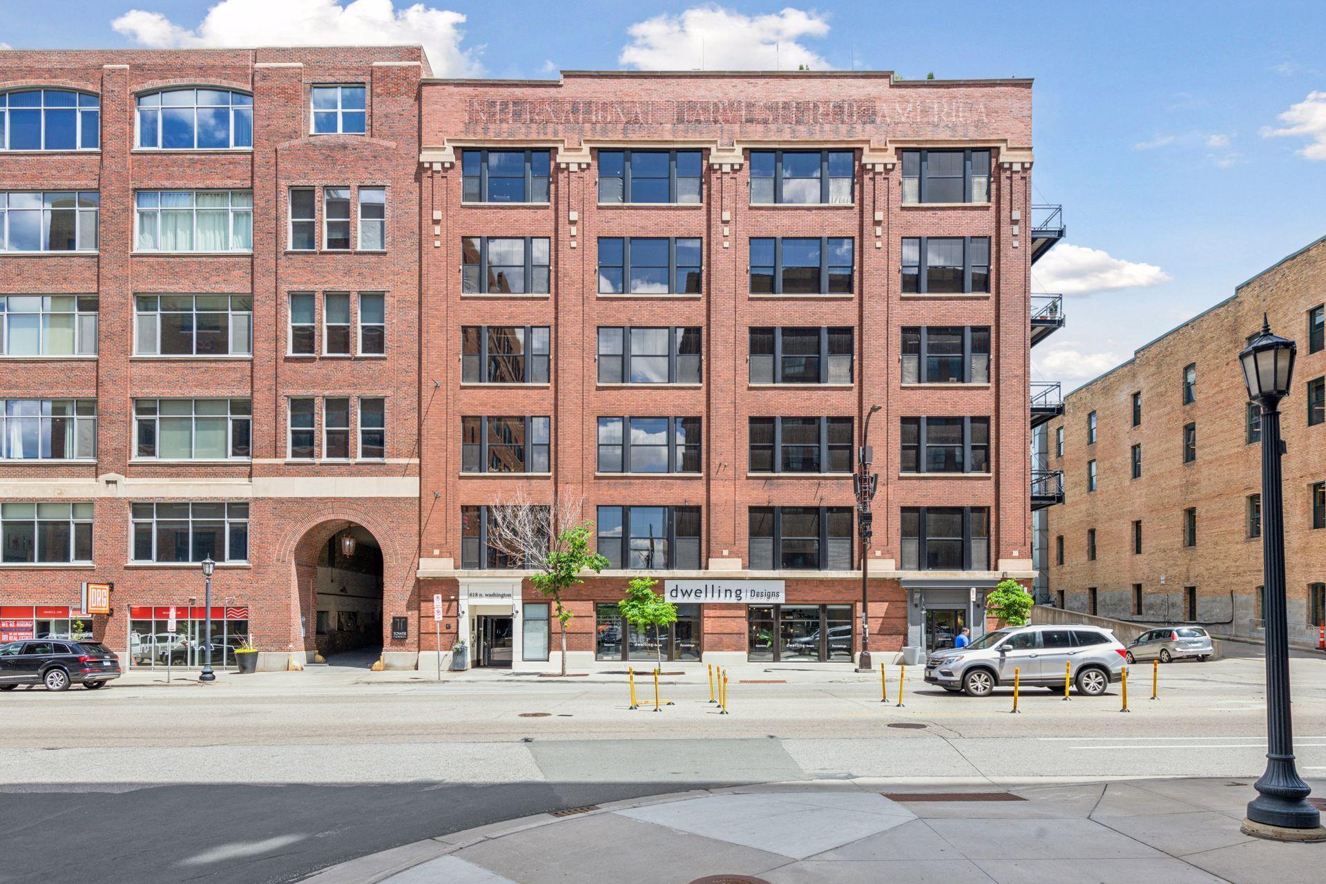 618 Washington Avenue N 602