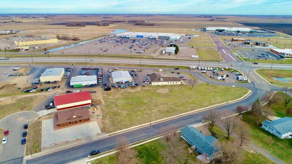 1341 CANOGA PARK DR, MARSHALL, MN 56258 - Image 3064f2f94fedb097ad2ed187df8a74d4/495863867