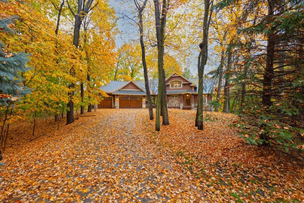 Photo of 18600 Ridgewood Road, Minnetonka, MN 55391 (MLS # 7162095)