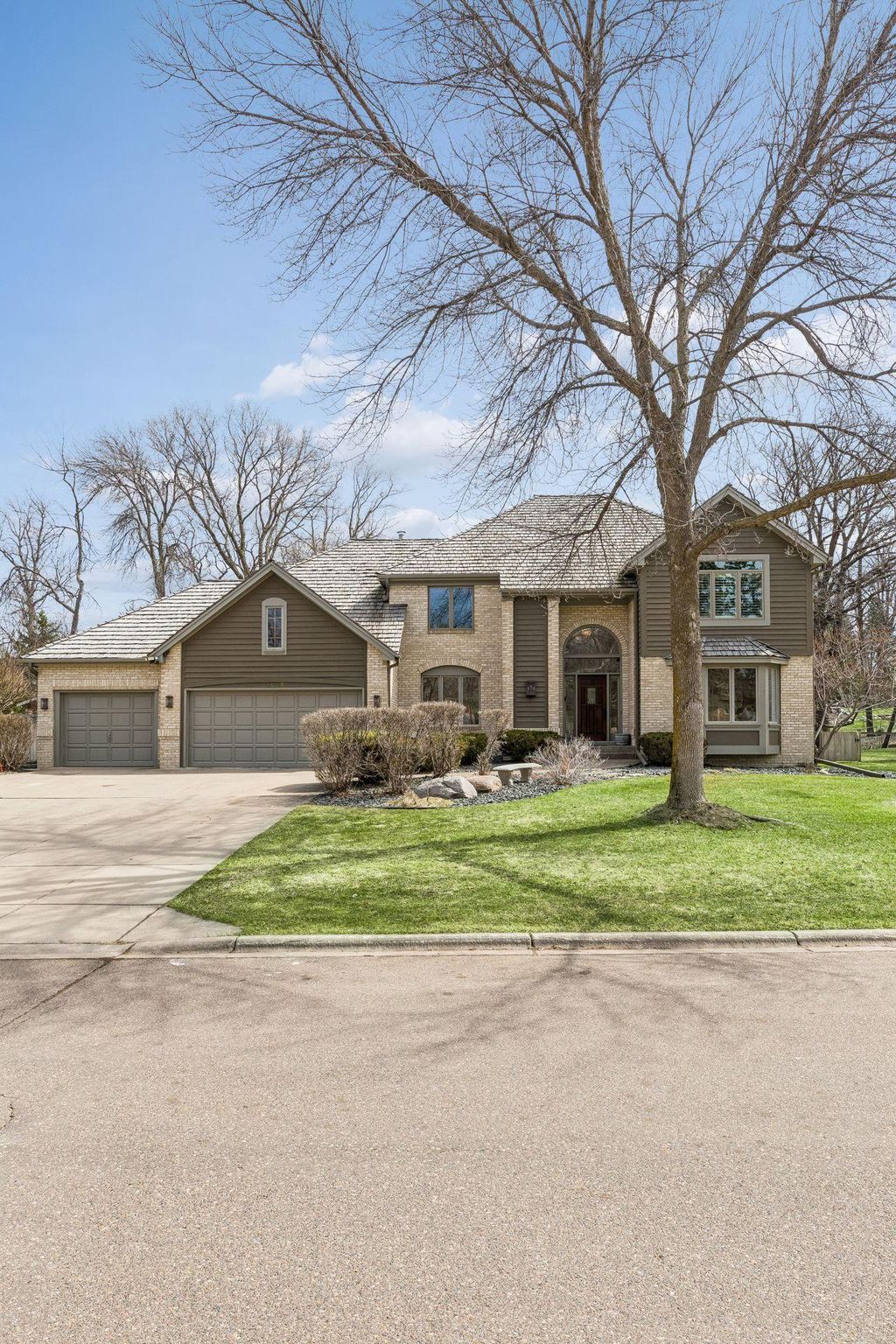 Photo of 2107 Windsong Circle, Minnetonka, MN 55391 (MLS # 7043109)