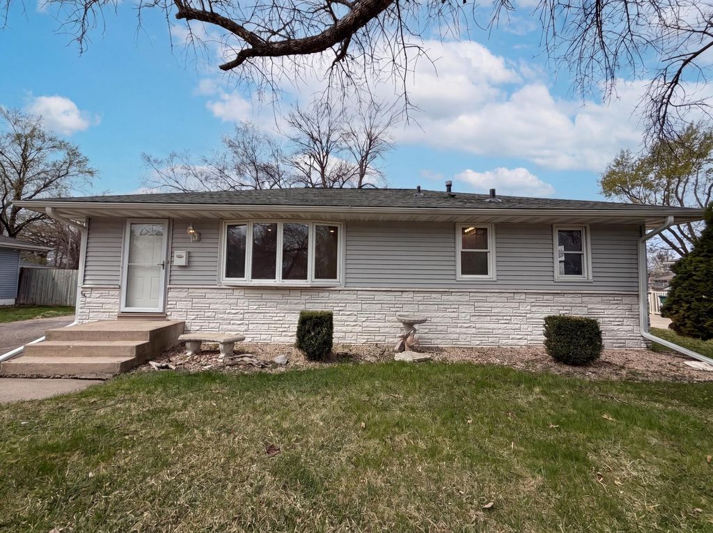 Photo of 6319 Perry Avenue N, Brooklyn Center, MN 55429 (MLS # 7061277)