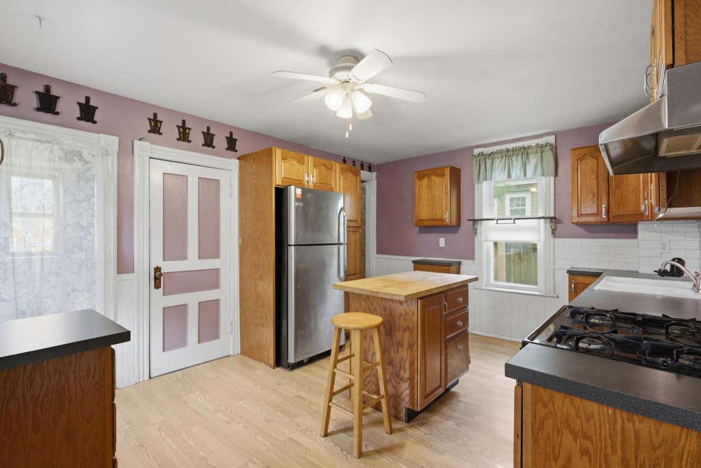 Photo of 1131 Woodbridge Street, Saint Paul, MN 55117 (MLS # 7099833)