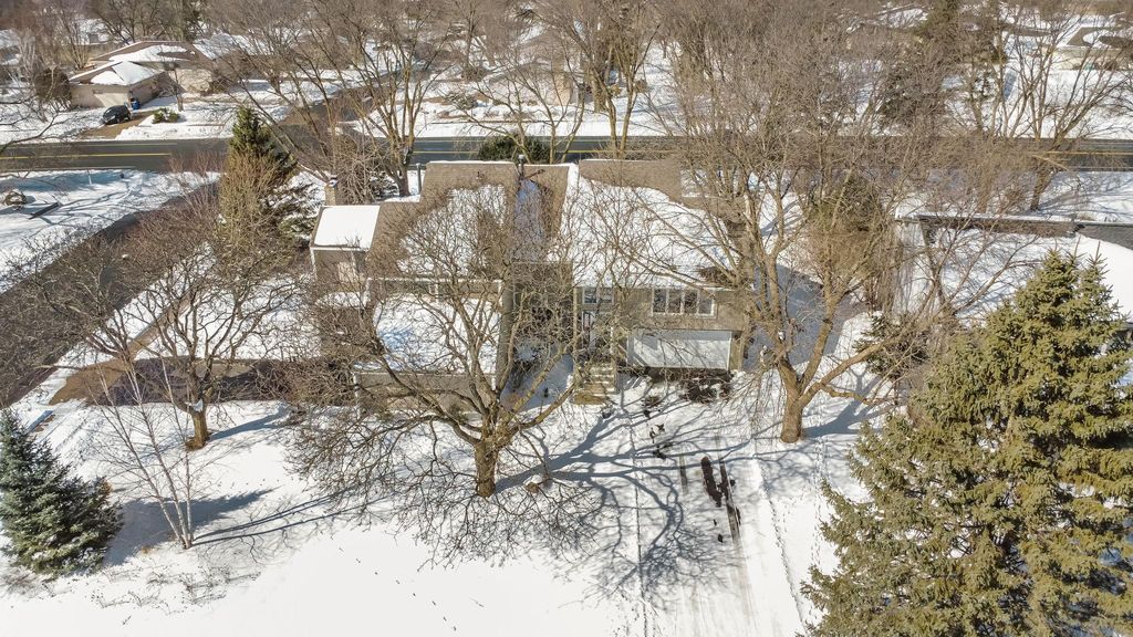 Photo of 5740 W 98 1/2 Street, Bloomington, MN 55437 (MLS # 7037299)