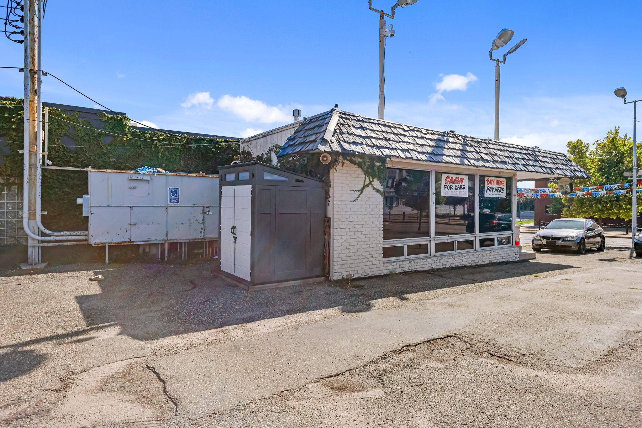 1205 University Avenue W