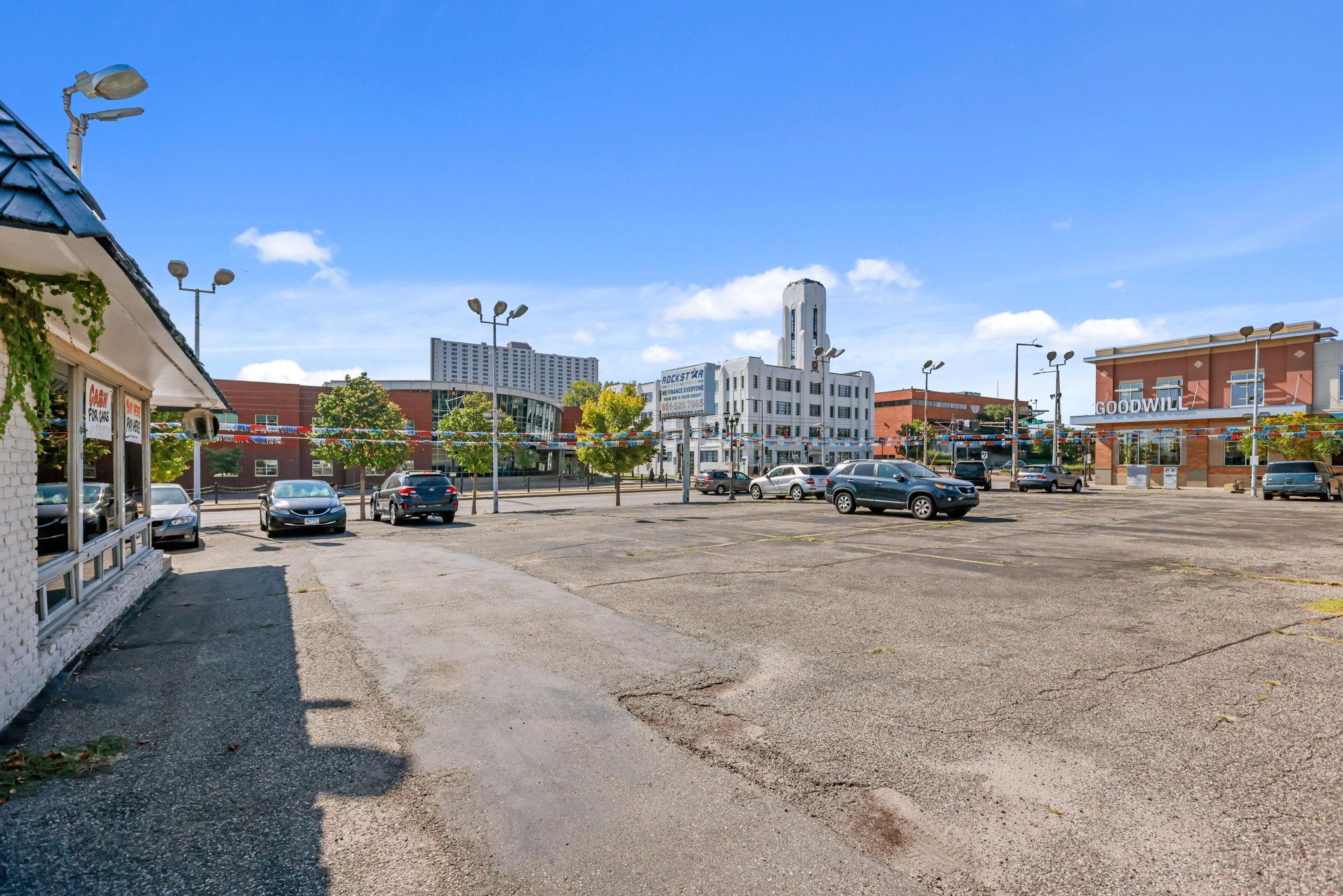 1205 University Avenue W