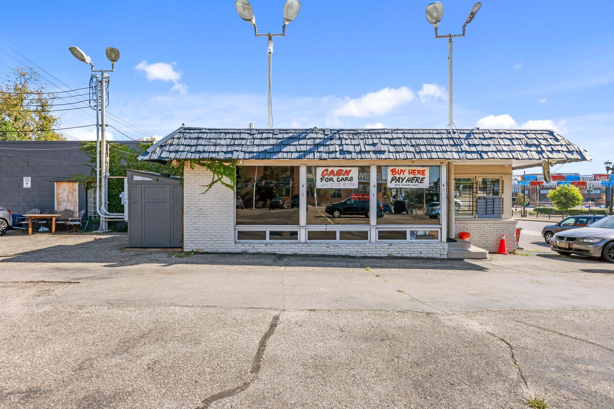 1205 University Avenue W