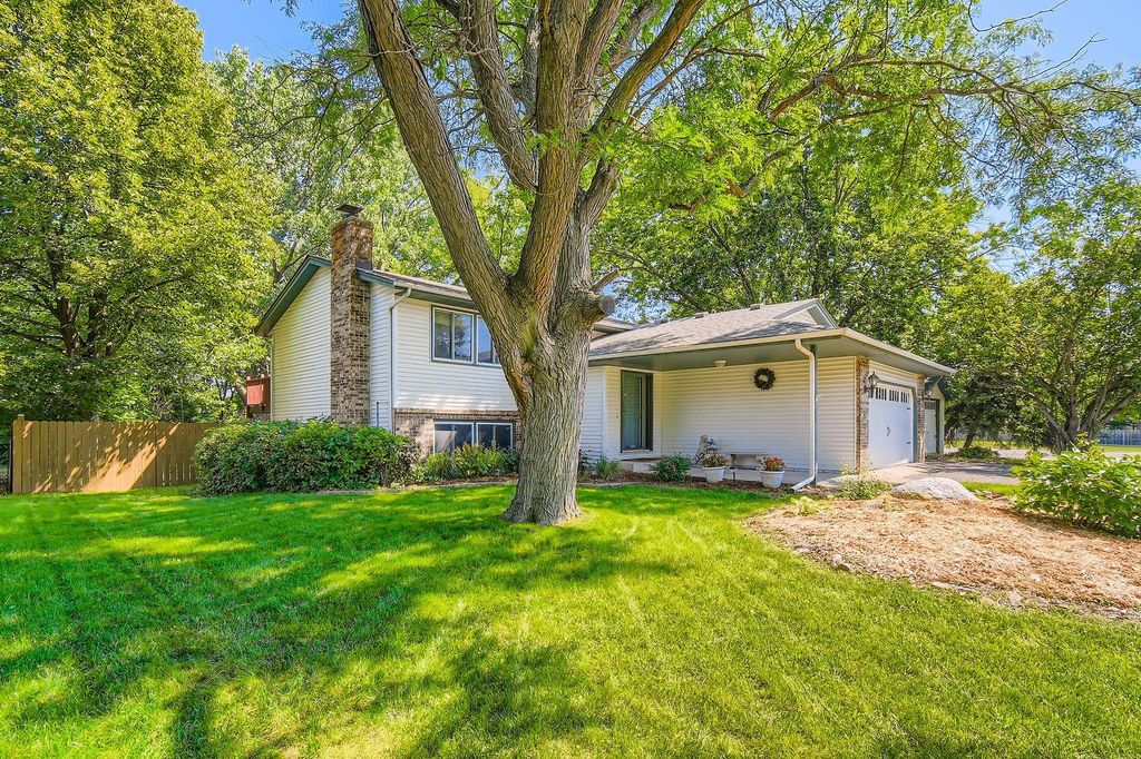 Photo of 11132 100th Place N, Maple Grove, MN 55369 (MLS # 7027696)