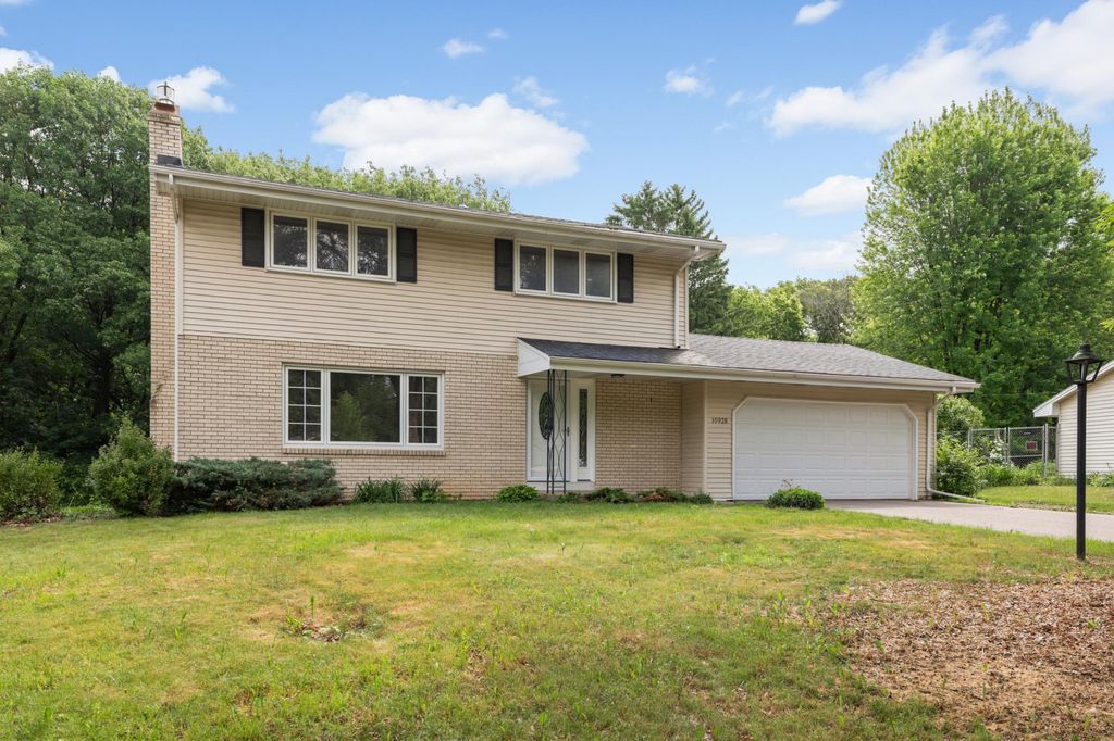 Photo of 10928 London Drive, Burnsville, MN 55337 (MLS # 7117121)