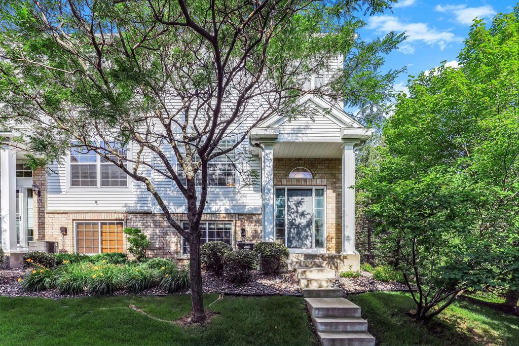 Photo of 880 Ledgestone Drive, Mahtomedi, MN 55115 (MLS # 7106559)