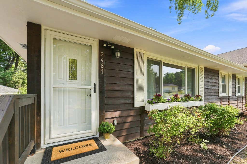Photo of 2481. 19th Avenue E, North Saint Paul, MN 55109 (MLS # 7127981)