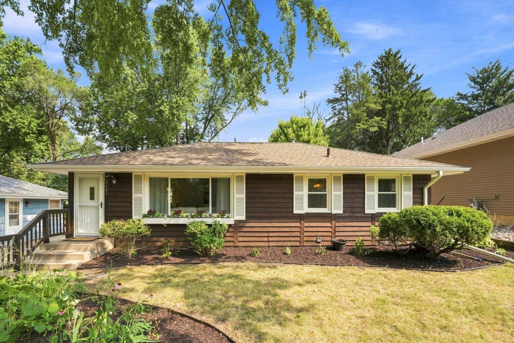 Photo of 2481. 19th Avenue E, North Saint Paul, MN 55109 (MLS # 7127981)