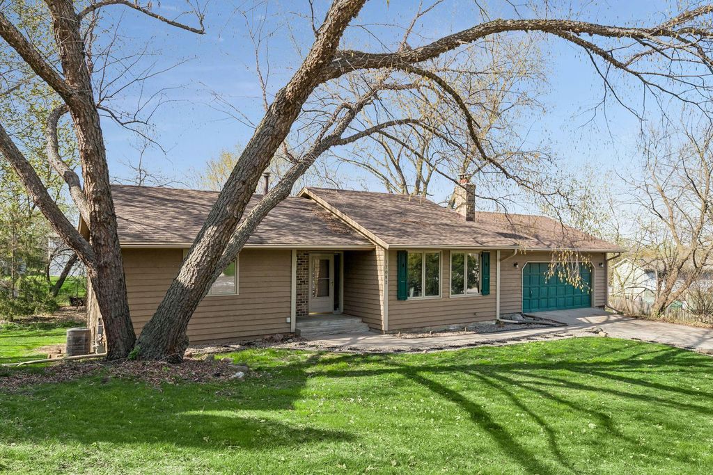 Photo of 17082 Hamilton Drive, Lakeville, MN 55044 (MLS # 7056368)