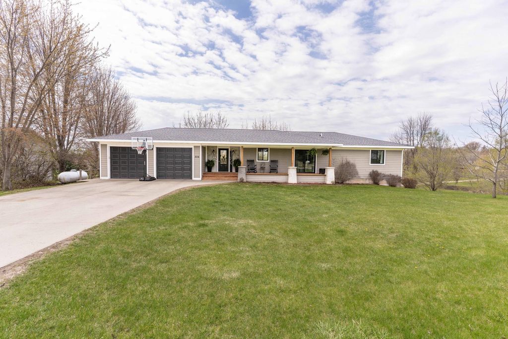 Photo of 506 E Summit Street, Battle Lake, MN 56515 (MLS # 7070910)
