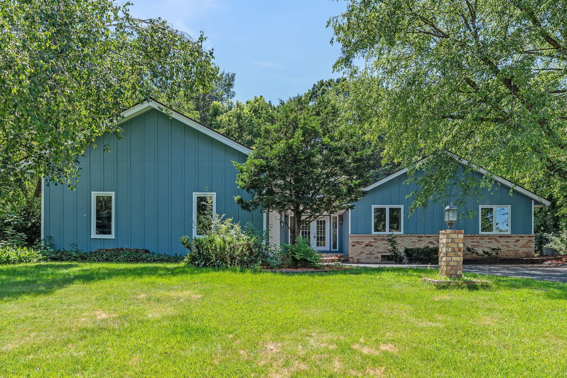 1592 Sherwood Court