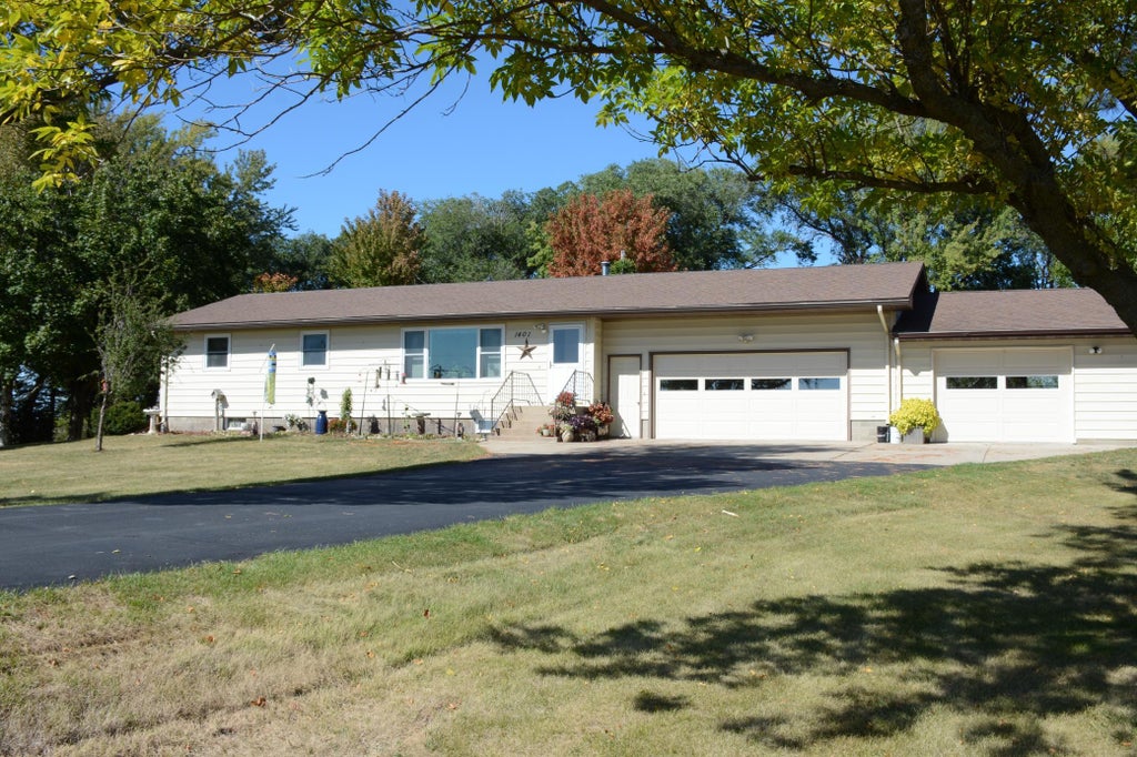Photo of 1401 50th Avenue SE, Alexandria, MN 56308 (MLS # 7153893)