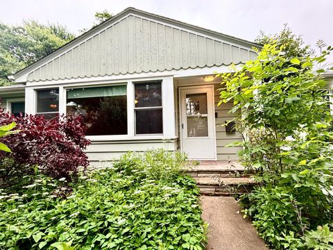 2527 Cleveland Street NE Minneapolis MN 55418