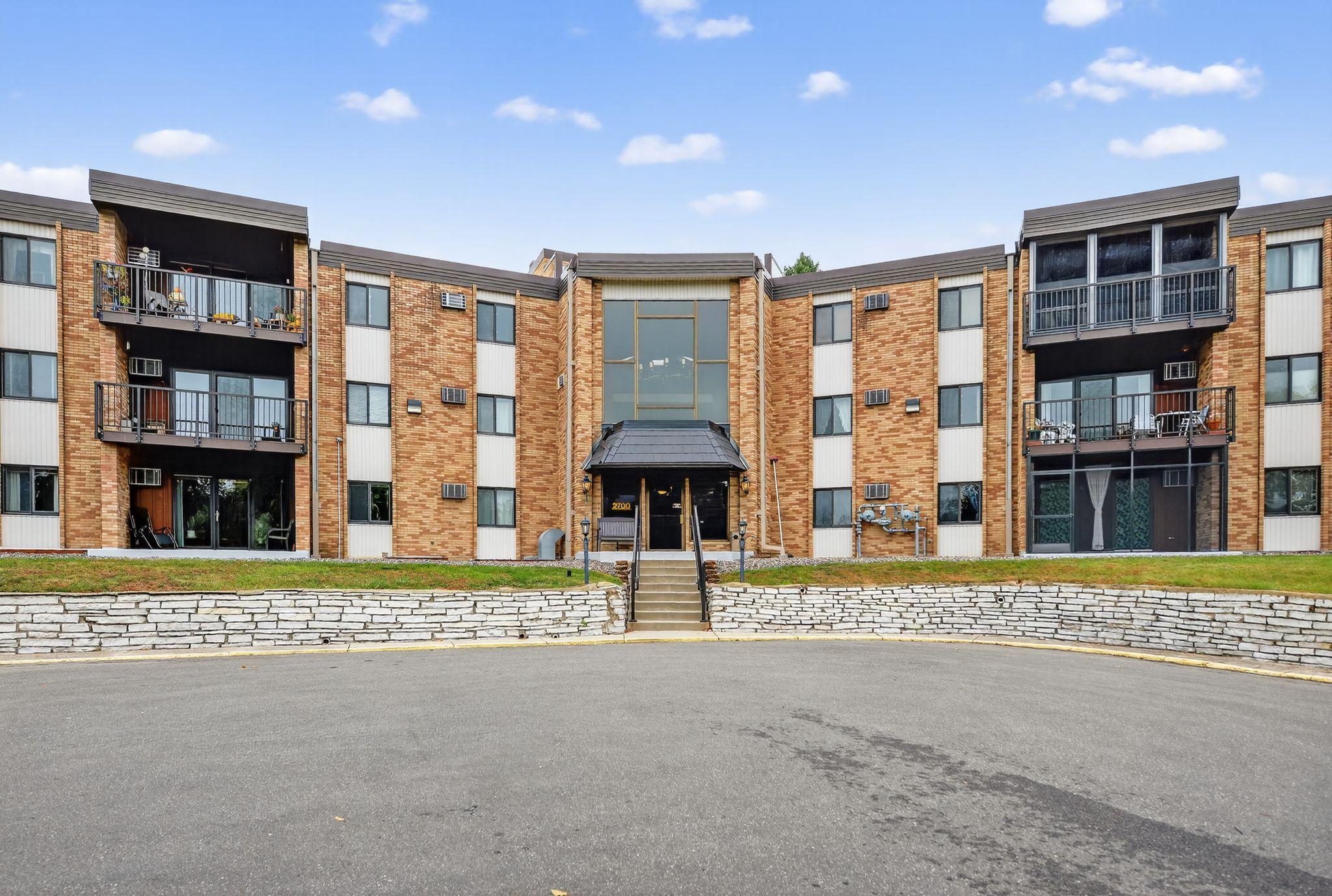 2700 Oxford Street N 135