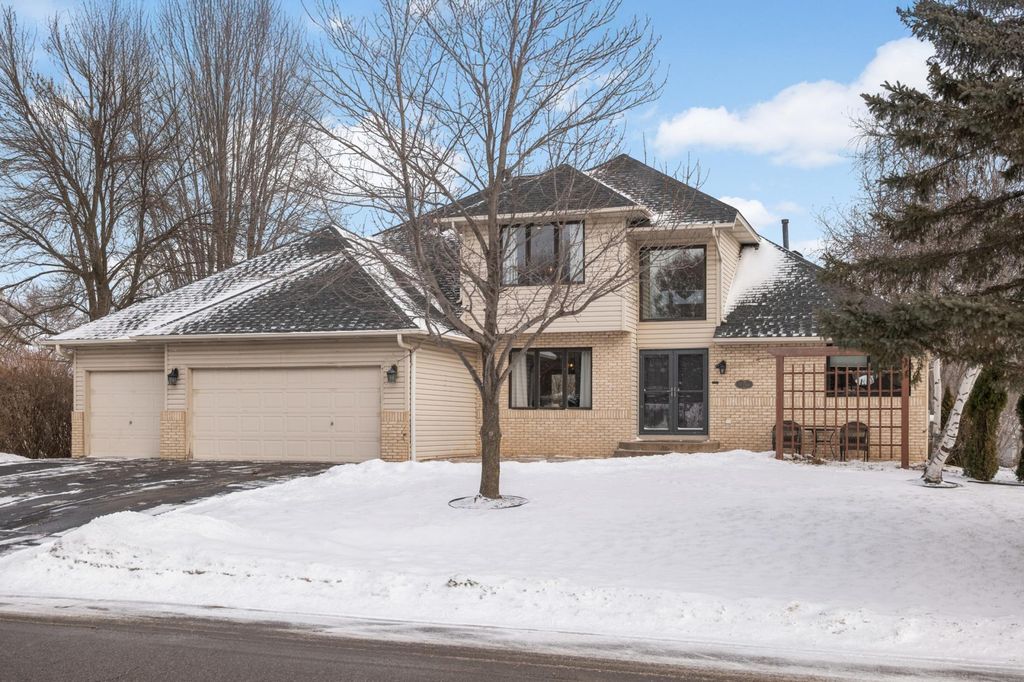 Photo of 4751 Helmo Avenue N, Oakdale, MN 55128 (MLS # 7008010)
