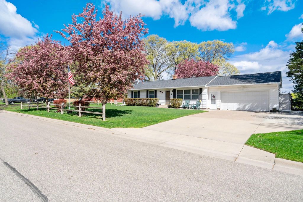 Photo of 39 Labore Avenue, Little Canada, MN 55117 (MLS # 7010314)