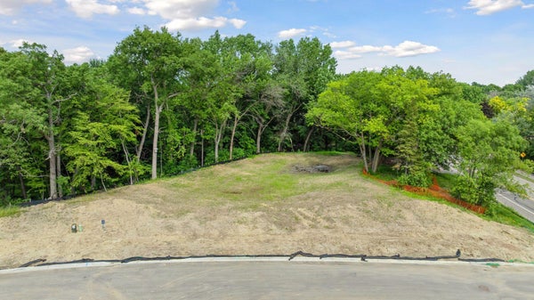 12802 WOODHAVEN PLACE, MINNETONKA, MN 55305 - Image 312f36124bd0dca0a03fdc45581a4ced/1284749072