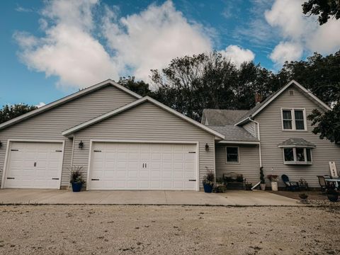 Photo of 86571 County Road 46, Oakland Twp, MN 56007 (MLS # 6731284)