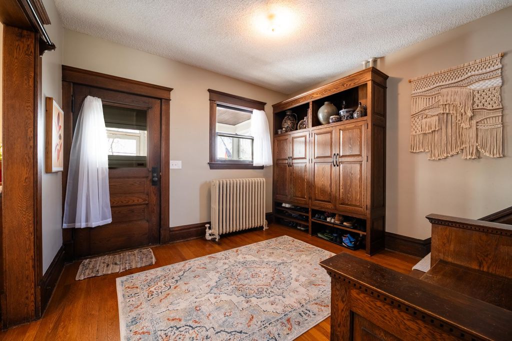 Photo of 865 St Clair Avenue, Saint Paul, MN 55105 (MLS # 7009773)