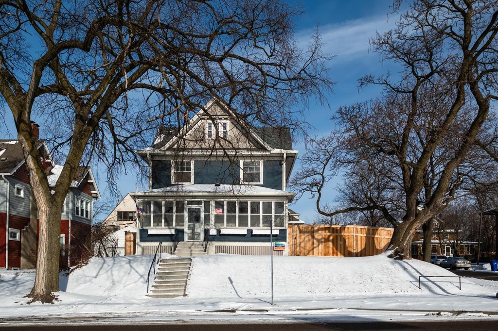 Photo of 865 St Clair Avenue, Saint Paul, MN 55105 (MLS # 7009773)