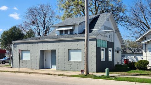 Photo of 1110 W Oakland Avenue, Austin, MN 55912 (MLS # 6714558)