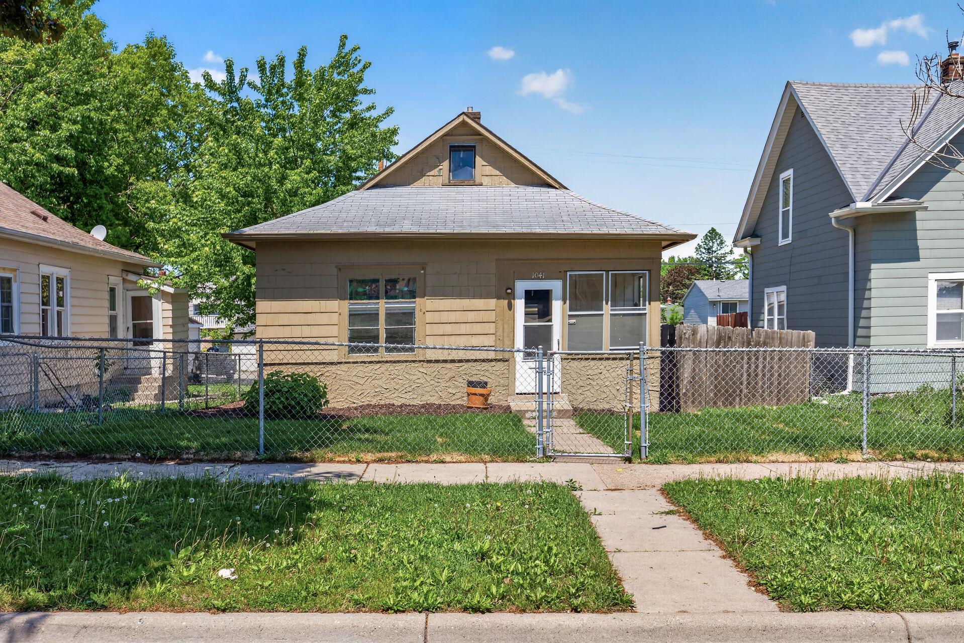 1041 Magnolia Avenue E